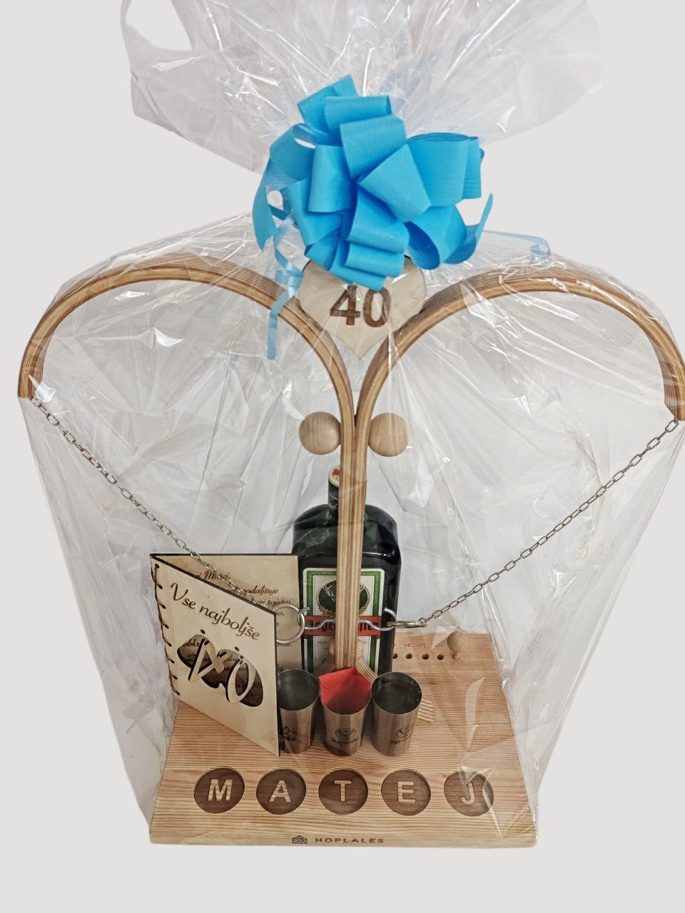 Leseni izzivalec: Met obročev na kavelj