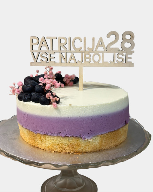 Napis za torto vse najbojše z imenom in številko za rojstni dan.