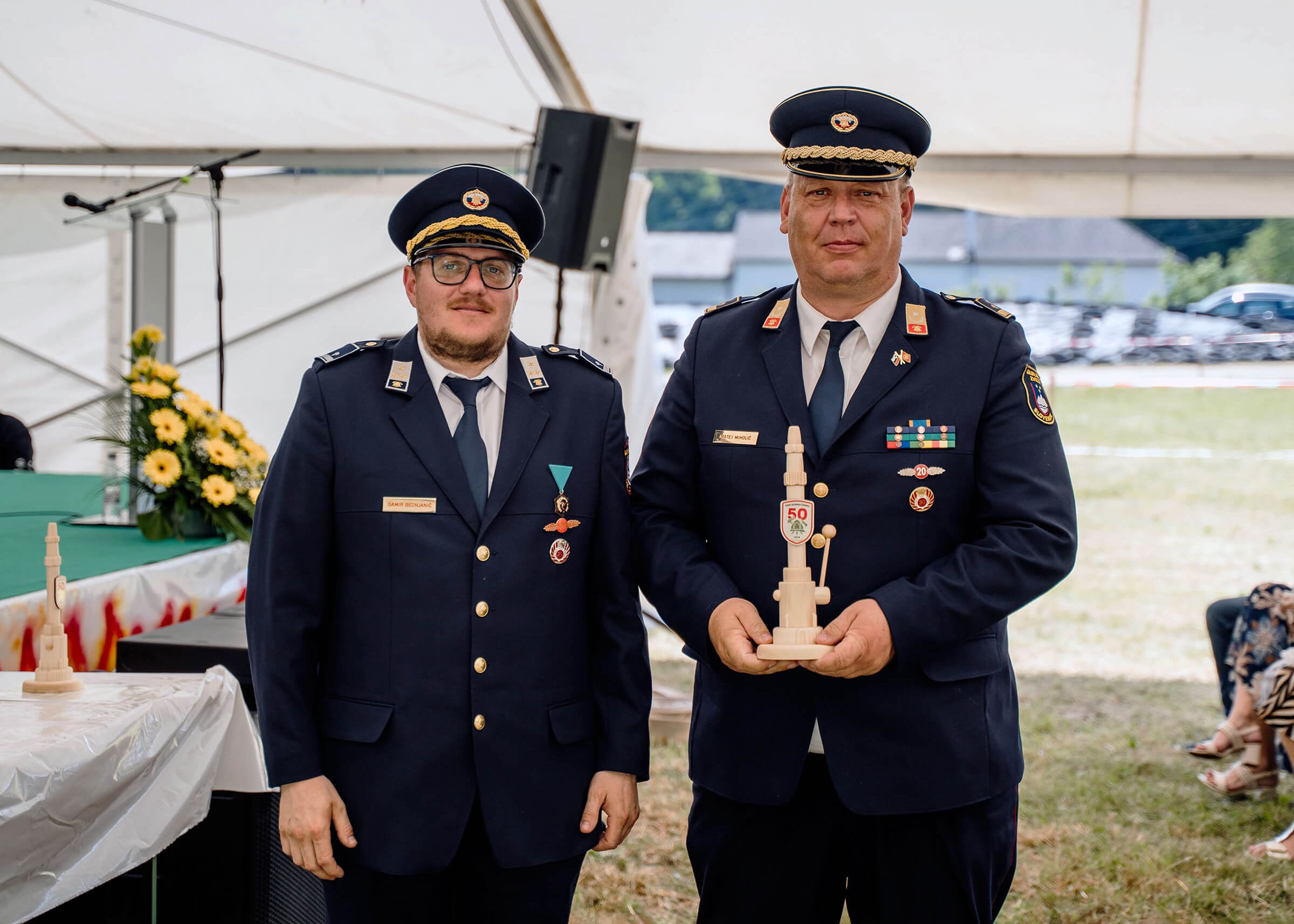 Podelitev plaketa leseni gasilski rocnik PGD Gornji Črnci 50 let. Miholič, Matej, Regijski poveljnik – Pomurska regija.