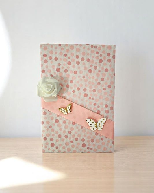 Podloga za darilo Pinki