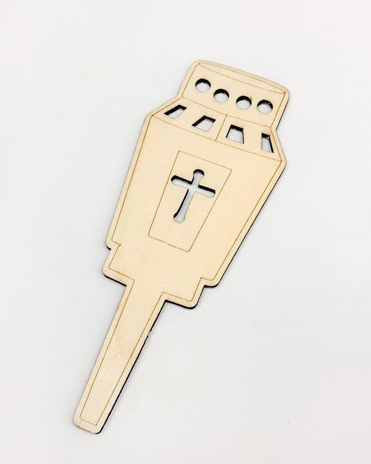 Lesena sveča za grob s križem.