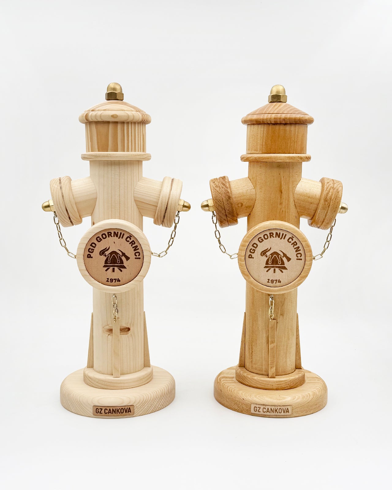 Lesena gasilska plaketa hidrant