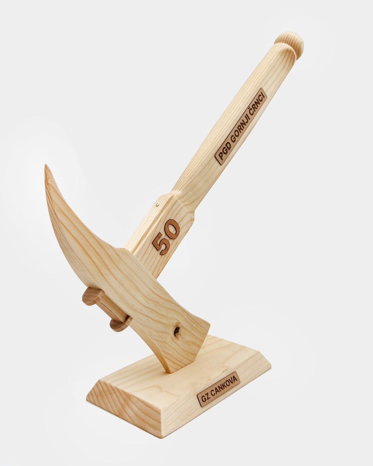 Lesena gasilska plaketa sekira