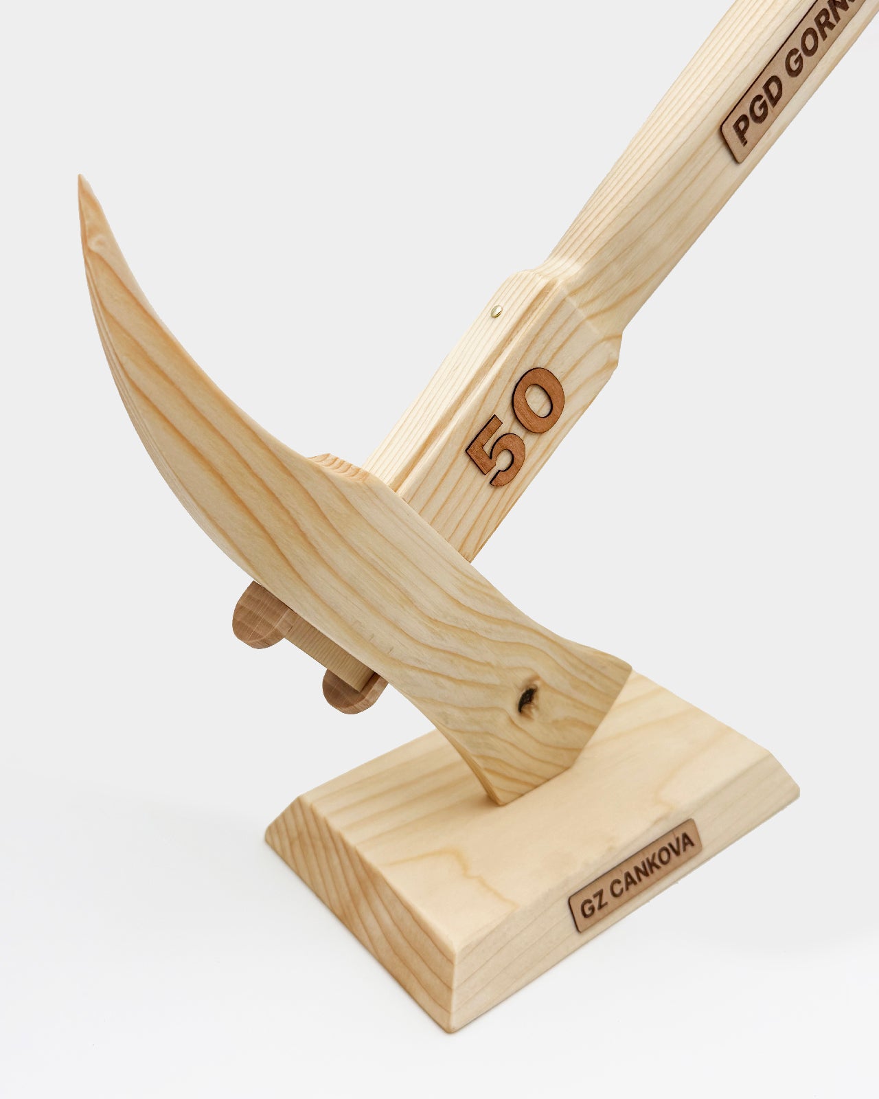 Lesena gasilska plaketa sekira