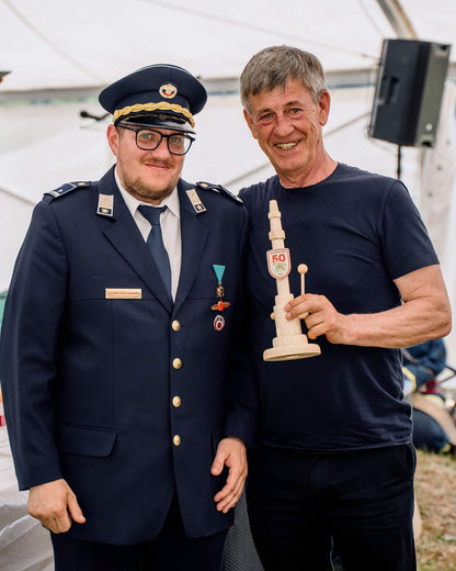 Podelitev plaketa leseni gasilski rocnik PGD Gornji Črnci 50 let. Danilo Kacijan župan občine Cankova.