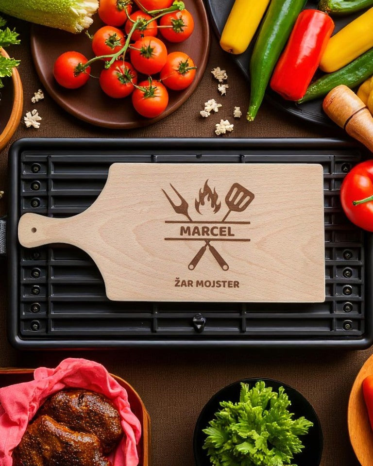 Deska za rezanje mesa, z imenom. Žar mojster. Personalizirano.