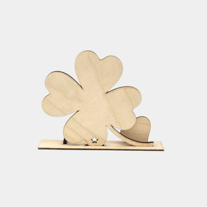 Ozadje lesene voščilnice za denar v obliki deteljice, za srečo. Vse najboljše.